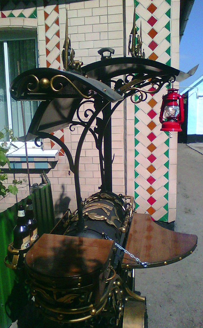 Мангал кованый с крышей и столиком